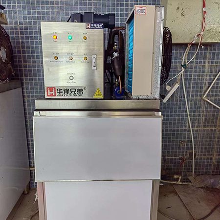 300公斤片冰机交付重庆渝中区某火锅店