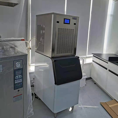 200公斤雪花制冰机交付上海某实验室使用