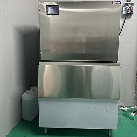 1吨片冰机外罩款交付某连锁超市郑州店